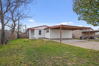 1233 W Bishop St, Weatherford, TX 76086 - photo 2