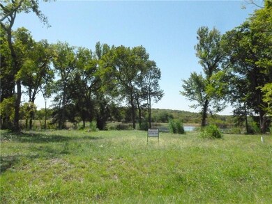 Build sit on the lot, nice and open surrounded by 
