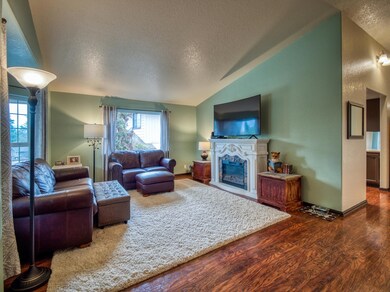 1524 NW Thompson Way, Grants Pass, OR 97526 - photo 5