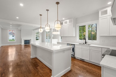 201 Lowell Rd, Wellesley Hills, MA 02481 - photo 3