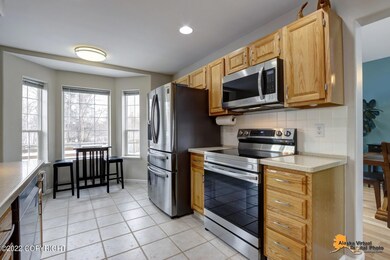 Kitchen w/eating bay