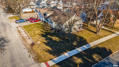 702 Wyatt Ave, Lincoln, IL 62656 - photo 3