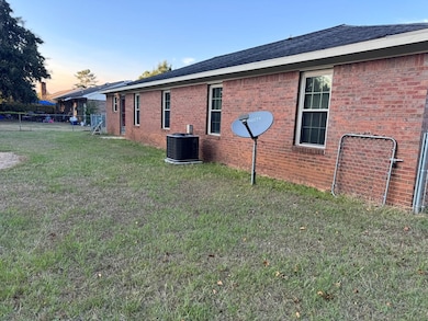 621 Aztec Ln, Albany, GA 31721 - photo 2