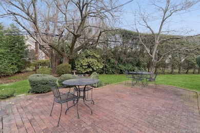 23 Saint Pauls Place, Garden City, NY 11530 - photo 4