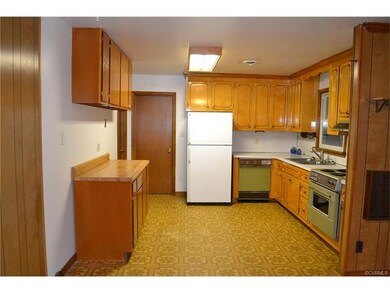 Lot's of storage in kitchen.