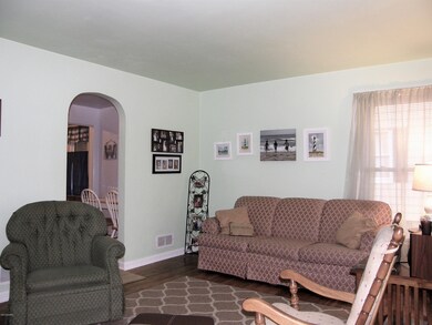 1652_6_LivingRm