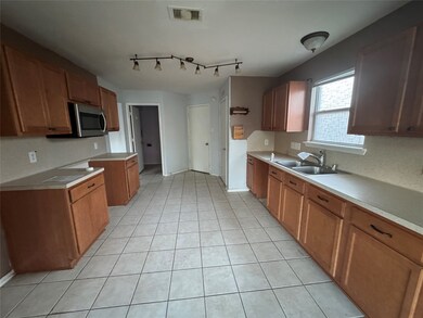 4419 Crossvine Ave, Baytown, TX 77521 - photo 4