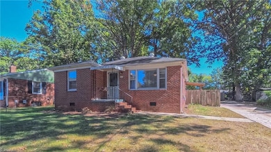 1406 Bridges Dr, High Point, NC 27262 - photo 2