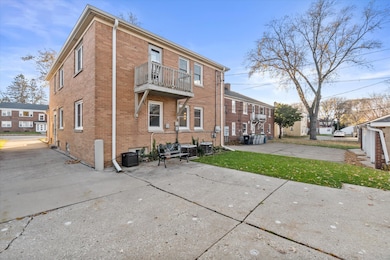 7840 W Center St unit 7842, Milwaukee, WI 53222 - photo 2