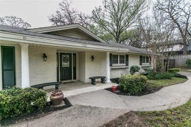 1101 Driftwood Dr, Euless, TX 76040 - photo 3