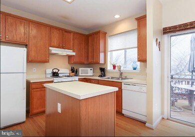13033 Park Crescent Cir, Herndon, VA 20171 - photo 2