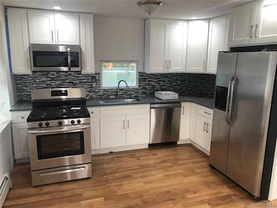 127-22 Hawtree Creek Rd, South Ozone Park, NY 11420 - photo 4