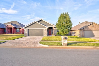 View of front of house featuring a garage and a fr