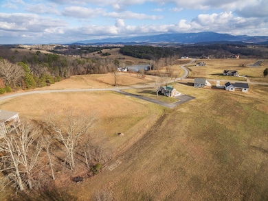 82 Links View Dr, Greeneville, TN 37743 - photo 2