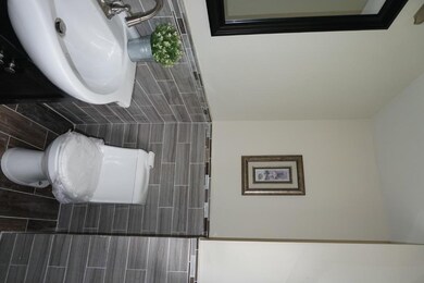 302 Glenwood Cir, Darby, PA 19023 - photo 7