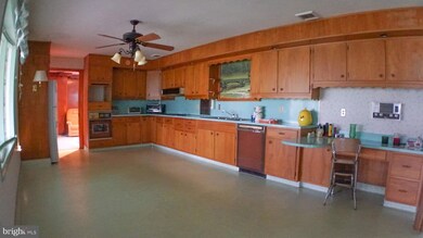 711 Spruce St, Reading, PA 19611 - photo 5