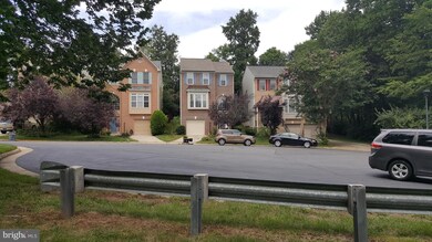 13902 Green Trails Ct, Centreville, VA 20121 - photo 2