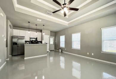 911 E Seideman St, Seguin, TX 78155 - photo 2