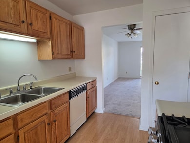 115 Rivers Edge Dr unit 115, Burlington, VT 05408 - photo 4