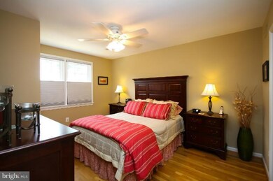 2083 Hopewood Dr, Falls Church, VA 22043 - photo 3