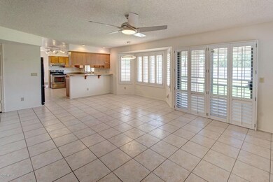 5915 E Fairfield St Mesa AZ-large-004-16