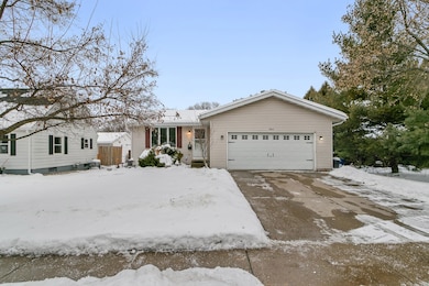 906 N Main St, Edgerton, WI 53534 - photo 2