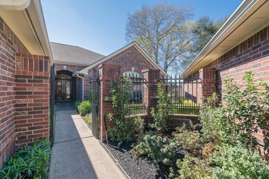 308 Pine Creek Dr, Friendswood, TX 77546 - photo 2