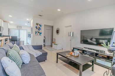 7690 W 29th Way unit 202, Hialeah, FL 33018 - photo 2