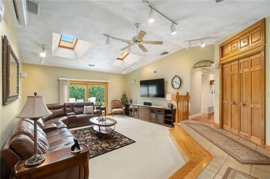 116 Locust Glen Dr, Cranston, RI 02921 - photo 4