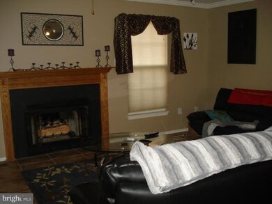 20553 Lowfield Dr, Germantown, MD 20874 - photo 5