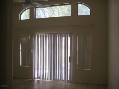 Large Family Rm w/ Vaulted Ceil