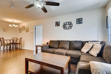686 Fox Run Circle North-large-004-001-L