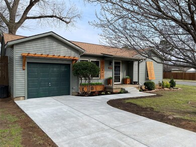 440 Harrison Ln, Hurst, TX 76053 - photo 3