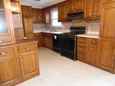 5076 Chipman Dr, Columbus, OH 43232 - photo 6