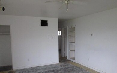 1700-02 Frank Rd dining
