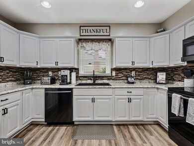 208 Lincoln Ln, Sykesville, MD 21784 - photo 4