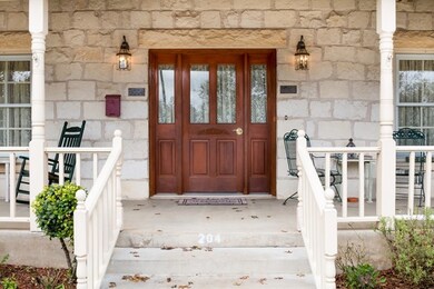 204 N Acorn St, Fredericksburg, TX 78624 - photo 4