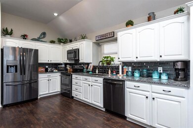 4308 Mockingbird Dr, Granbury, TX 76049 - photo 6