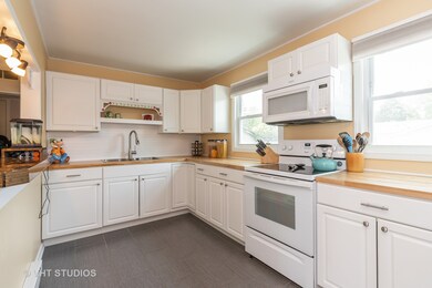 2237 Winnebago Rd unit 3, Waukegan, IL 60087 - photo 5