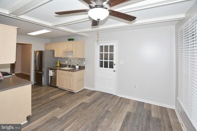 8003 W Point Dr, Springfield, VA 22153 - photo 6