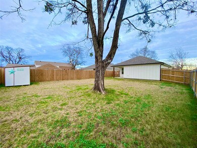 1405 Franklin Ave, Bonham, TX 75418 - photo 4