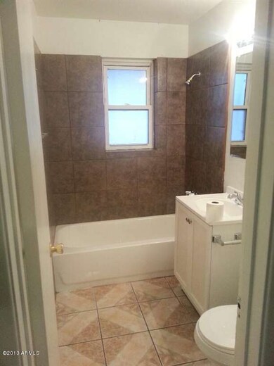 2015 N 38th Lane, Phoenix, BthRm