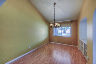 004_Dining Room