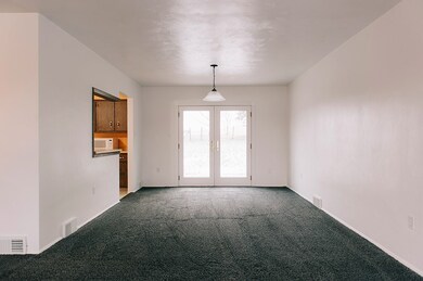 DININ ROOM  WITH ACCESS TO PATIO