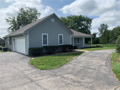 806 Sandpiper St, Raymore, MO 64083 - photo 6