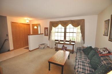 908 Scott St, Algonquin, IL 60102 - photo 2