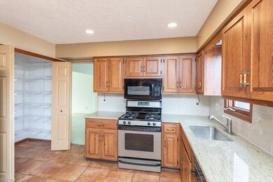 21400 Queen Anns Way, Cleveland, OH 44126 - photo 4