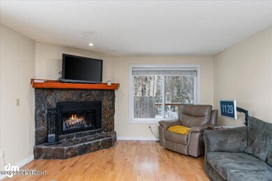 06-Living Room_MAX1609