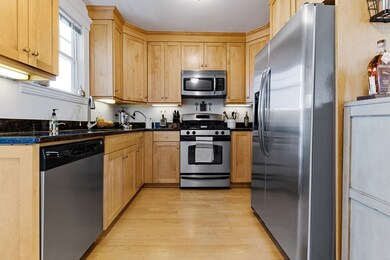 14 Vandine St unit 3, Cambridge, MA 02141 - photo 3