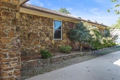 1804 E Hollow Oak Rd, Stigler, OK 74462 - photo 7